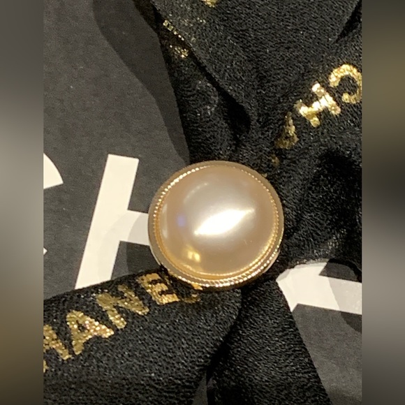 Chanel 2022 Christmas packaging ribbon and pearl - Picture 2 of 9